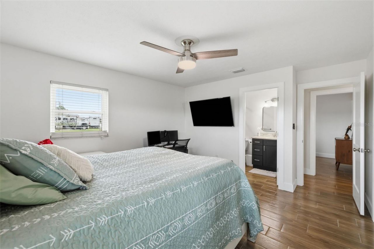 9910 Peninsular Drive, Gibsonton, FL 33534 Photo