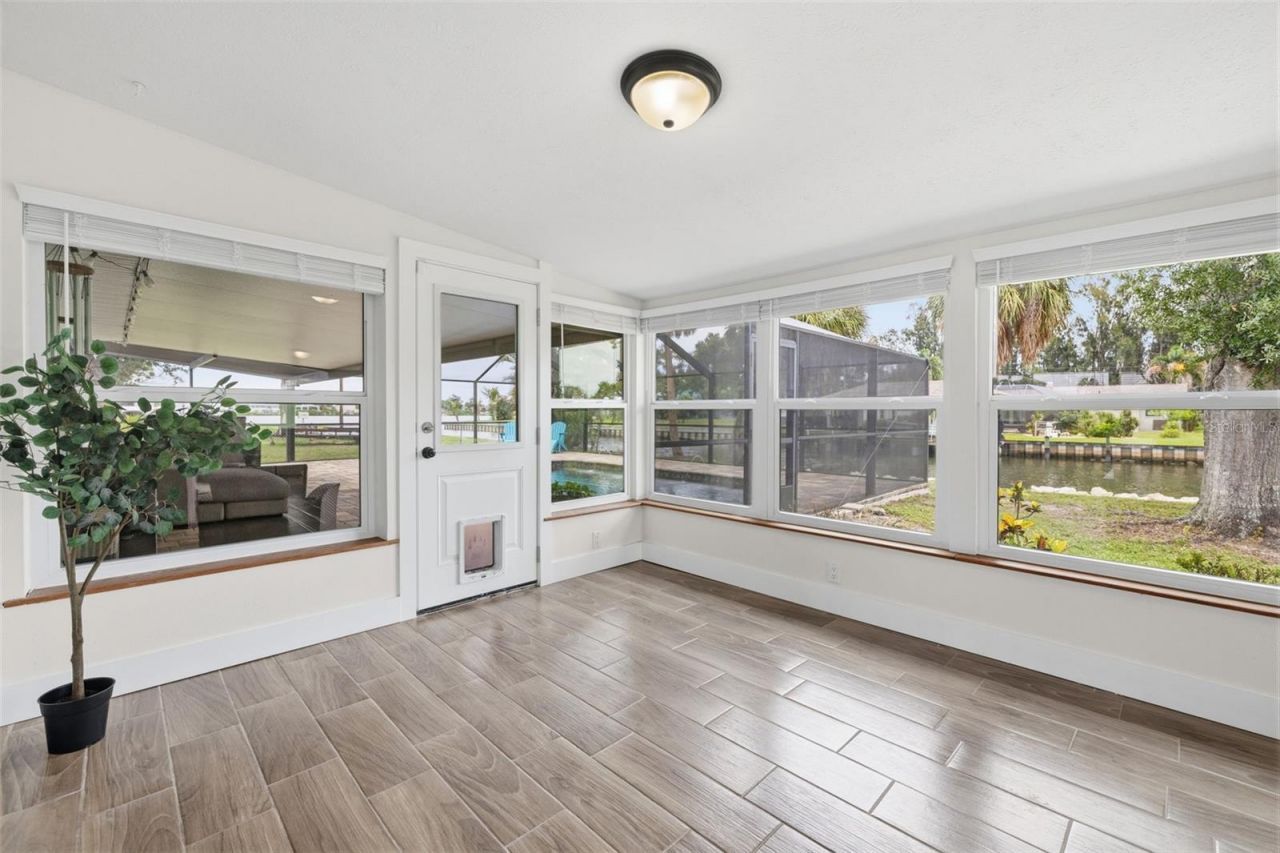 9910 Peninsular Drive, Gibsonton, FL 33534 Photo