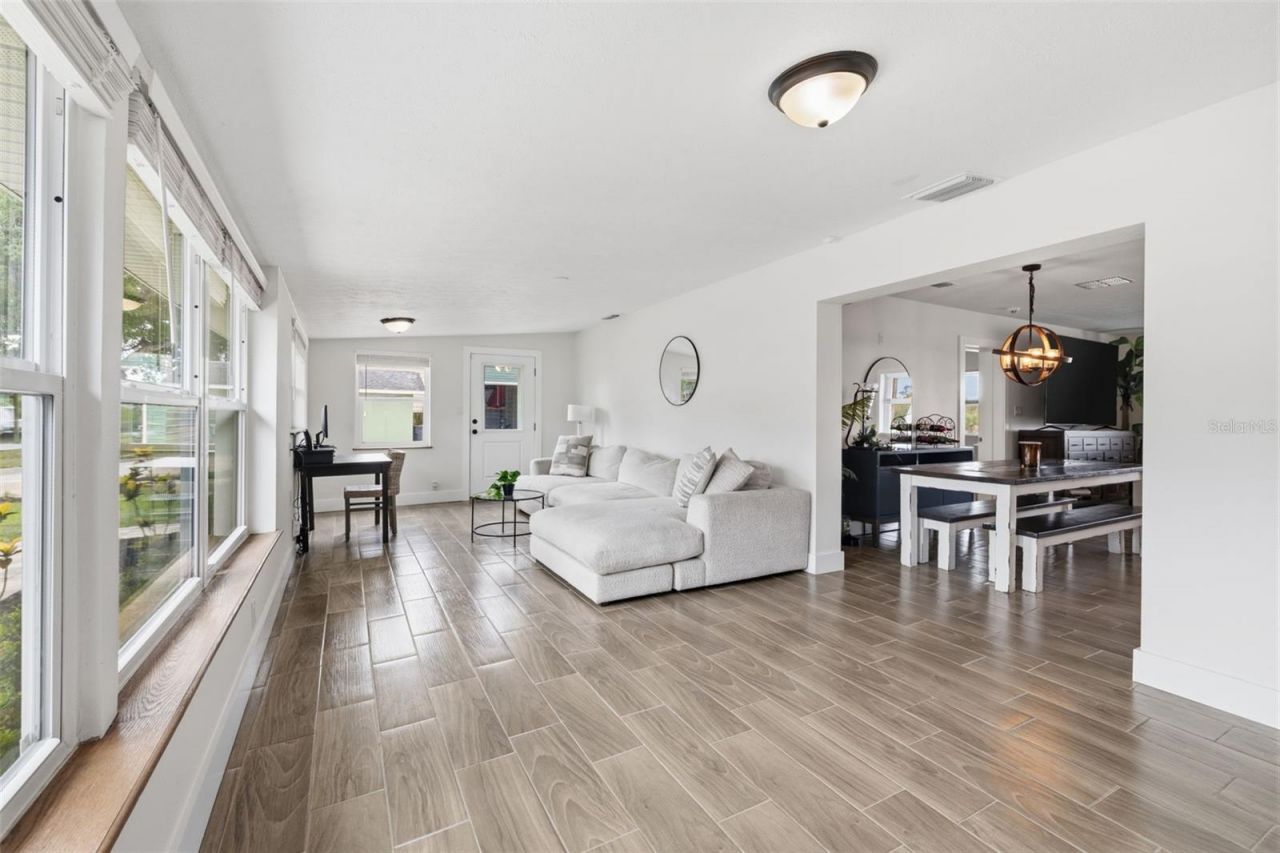 9910 Peninsular Drive, Gibsonton, FL 33534 Photo