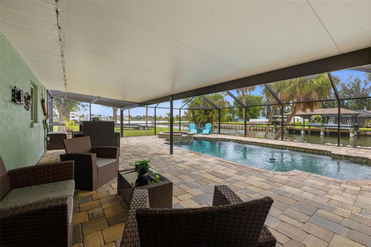 9910 Peninsular Drive, Gibsonton, FL 33534 Photo