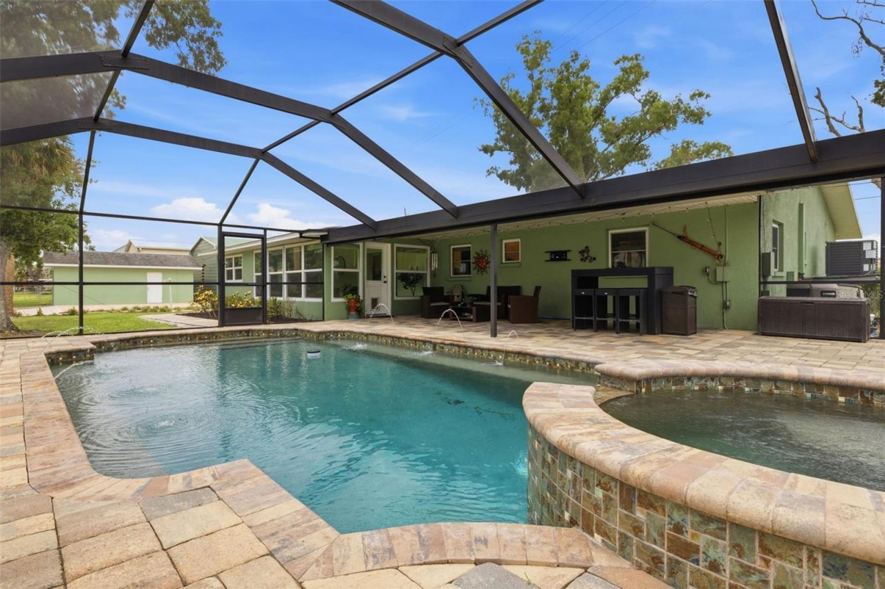 9910 Peninsular Drive, Gibsonton, FL 33534 Photo