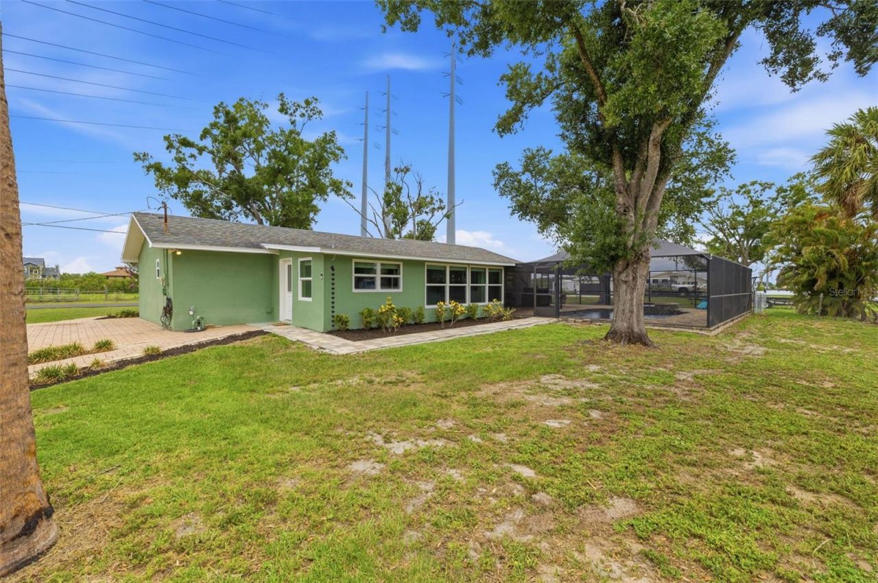 9910 Peninsular Drive, Gibsonton, FL 33534 Photo