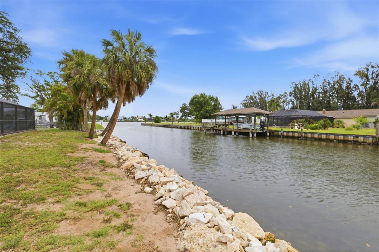 9910 Peninsular Drive, Gibsonton, FL 33534 Photo