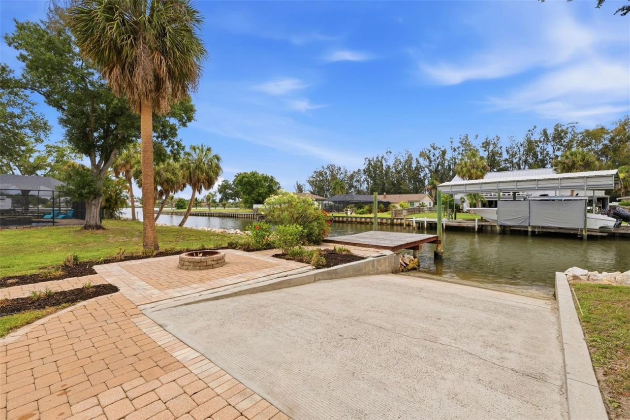 9910 Peninsular Drive, Gibsonton, FL 33534 Photo