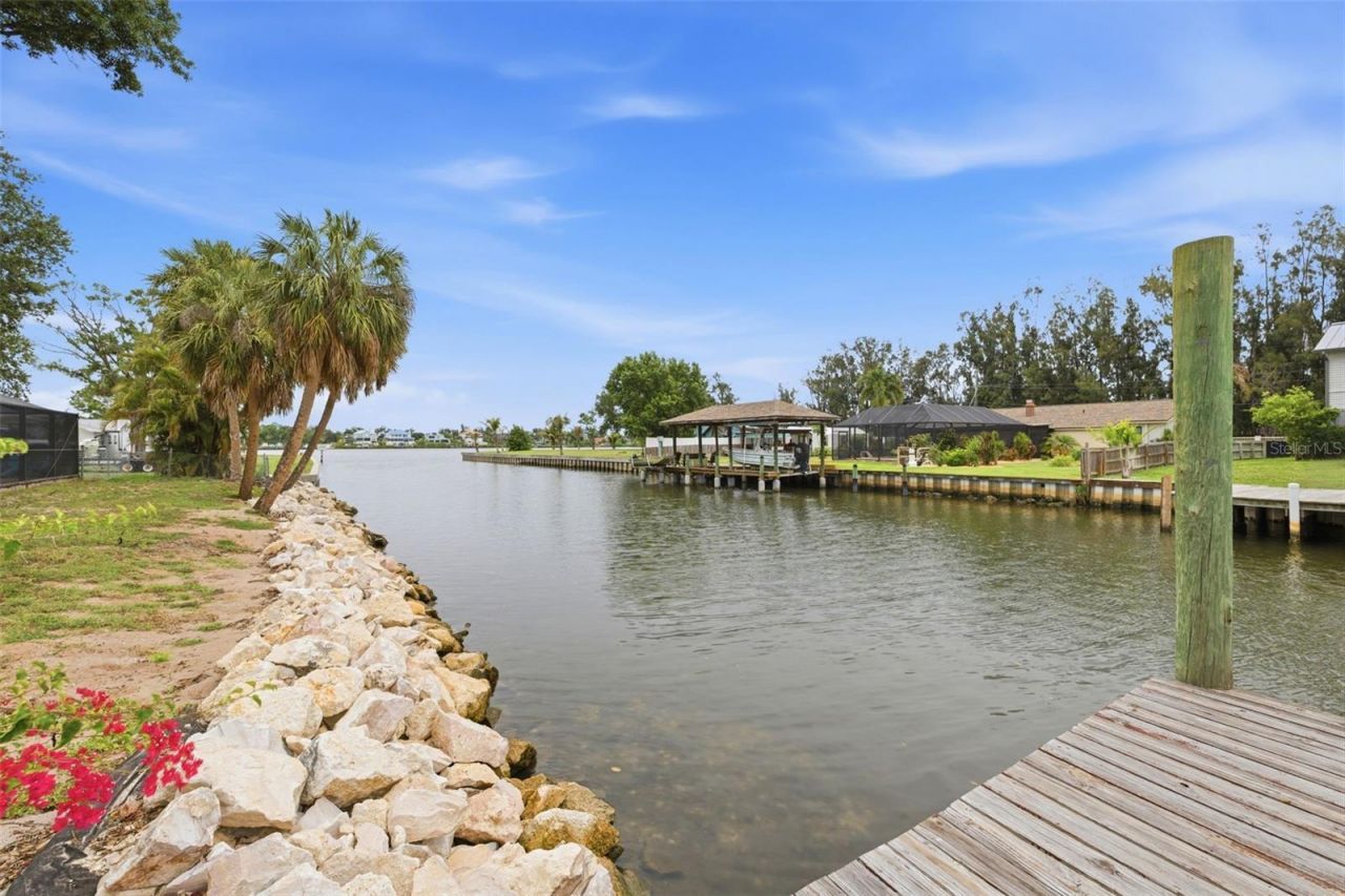 9910 Peninsular Drive, Gibsonton, FL 33534 Photo