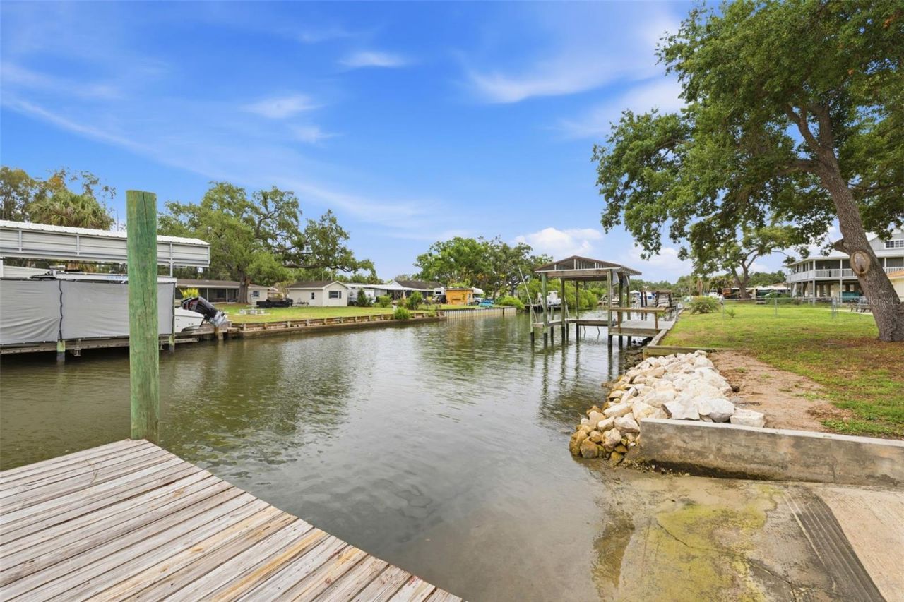 9910 Peninsular Drive, Gibsonton, FL 33534 Photo
