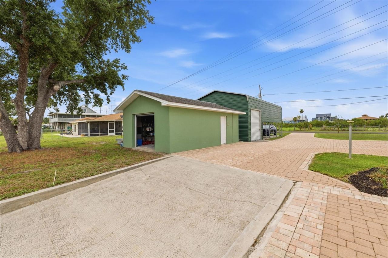 9910 Peninsular Drive, Gibsonton, FL 33534 Photo