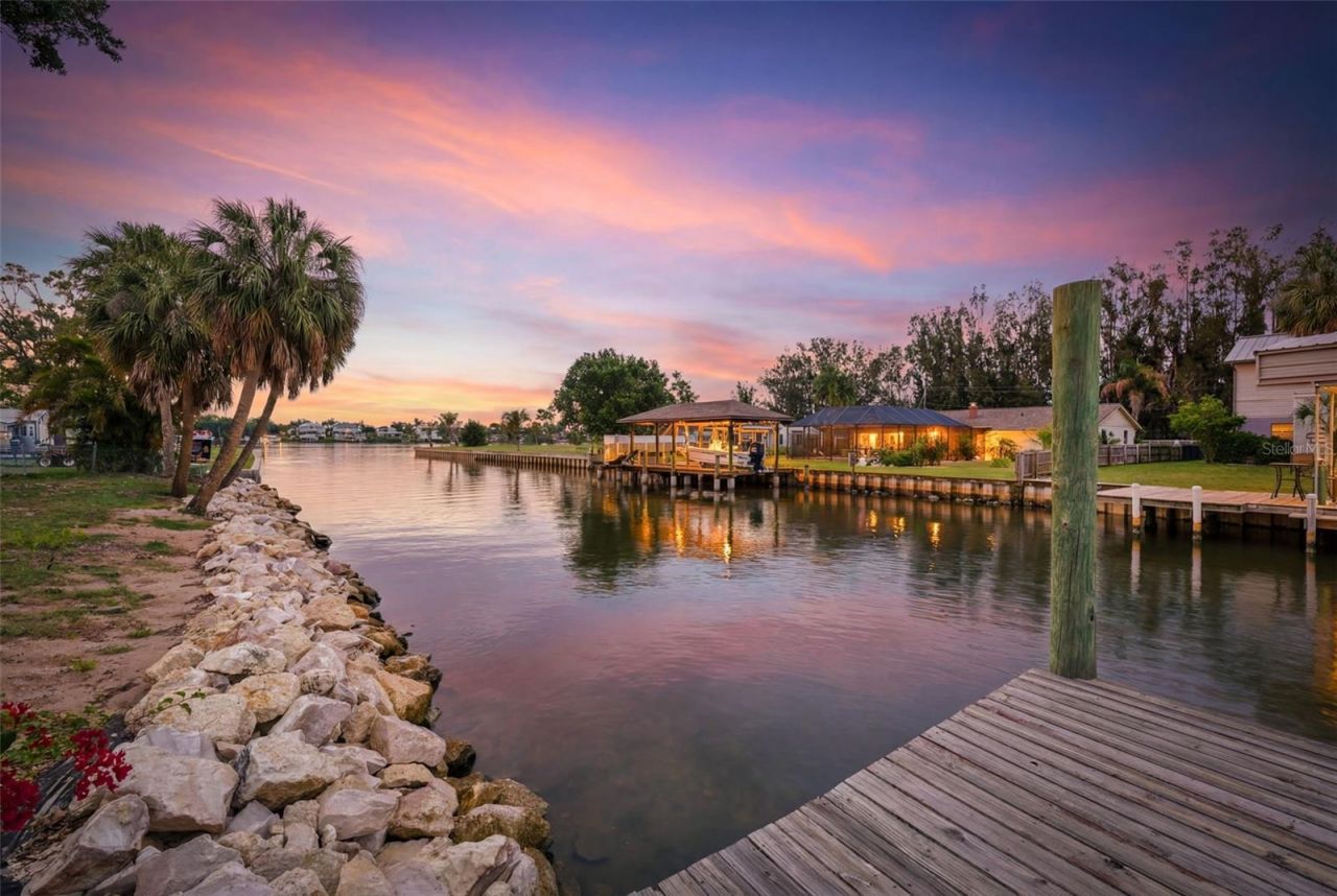 9910 Peninsular Drive, Gibsonton, FL 33534 Photo
