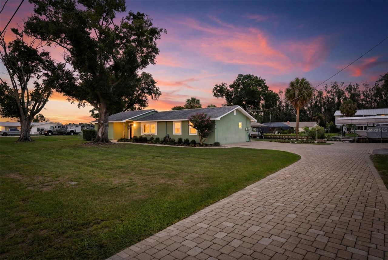 9910 Peninsular Drive, Gibsonton, FL 33534 Photo