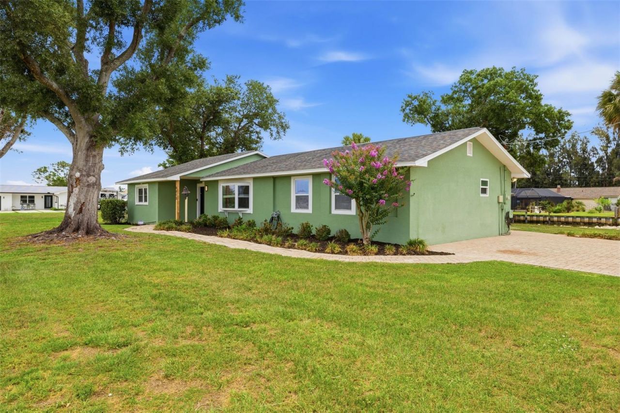 9910 Peninsular Drive, Gibsonton, FL 33534 Photo