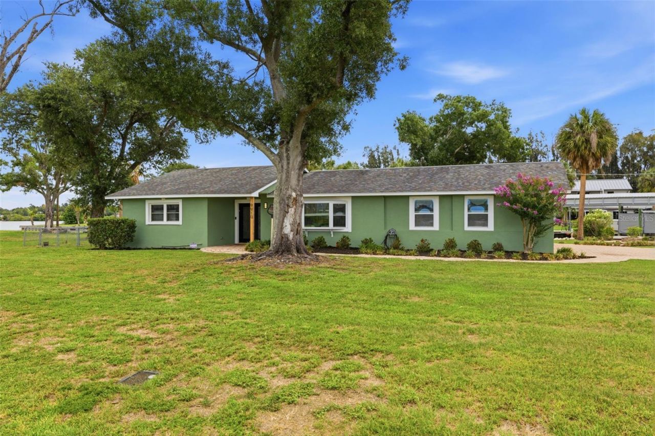 9910 Peninsular Drive, Gibsonton, FL 33534 Photo