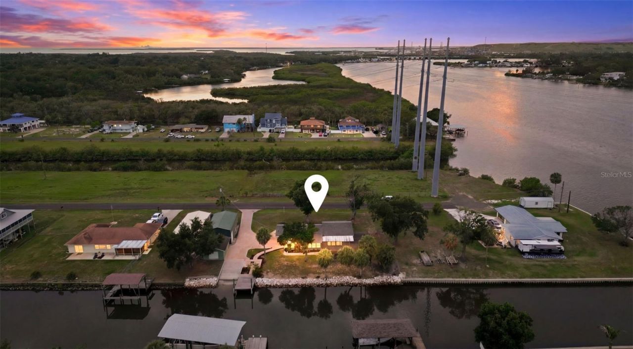 9910 Peninsular Drive, Gibsonton, FL 33534 Photo