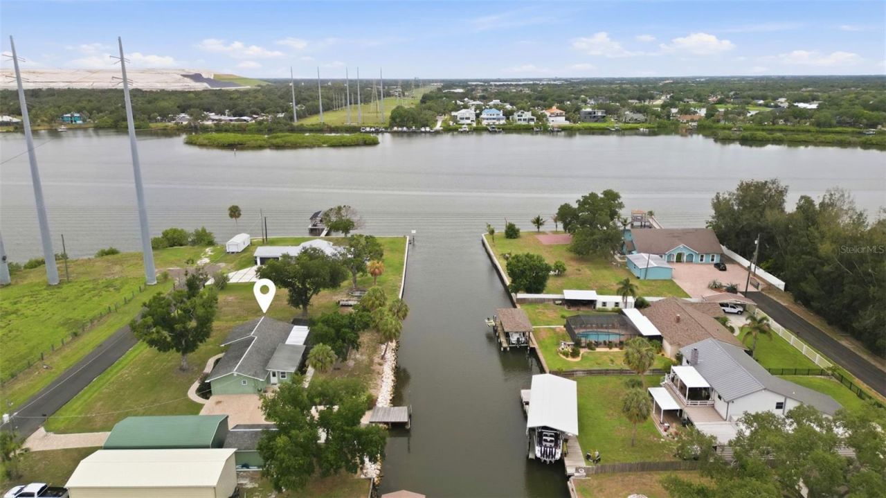 9910 Peninsular Drive, Gibsonton, FL 33534 Photo