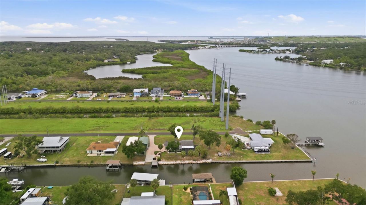 9910 Peninsular Drive, Gibsonton, FL 33534 Photo