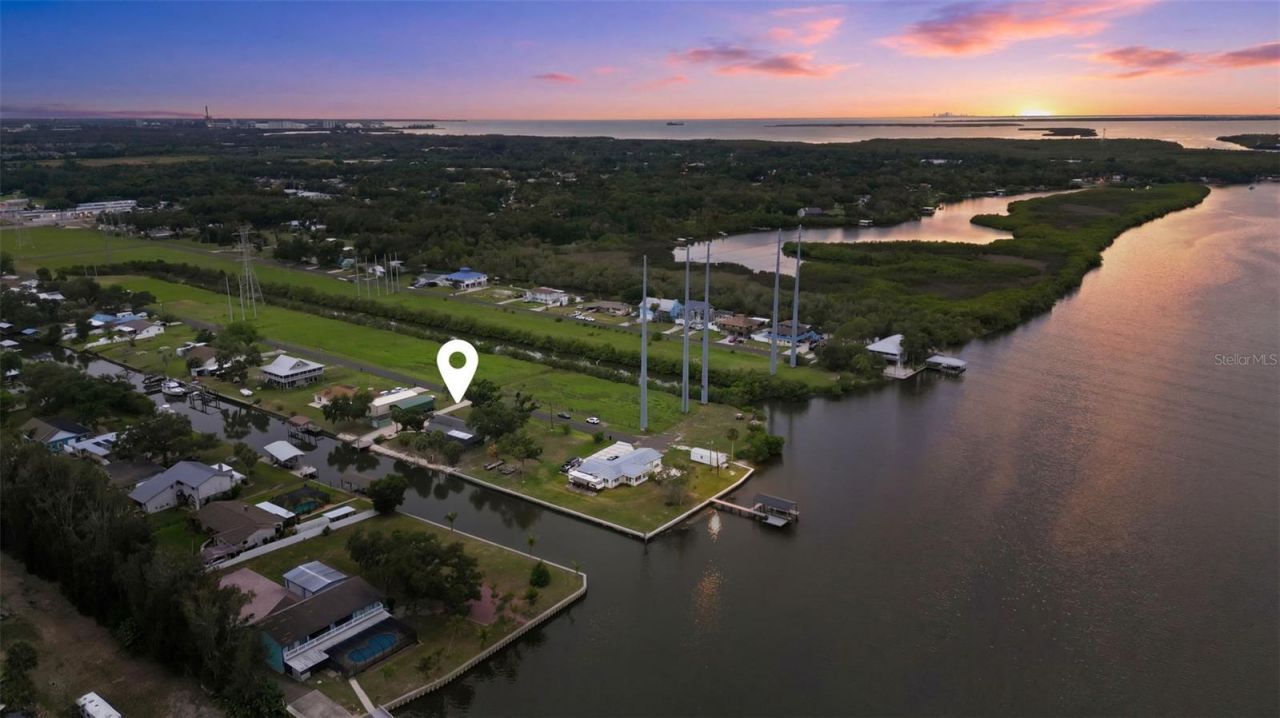 9910 Peninsular Drive, Gibsonton, FL 33534 Photo