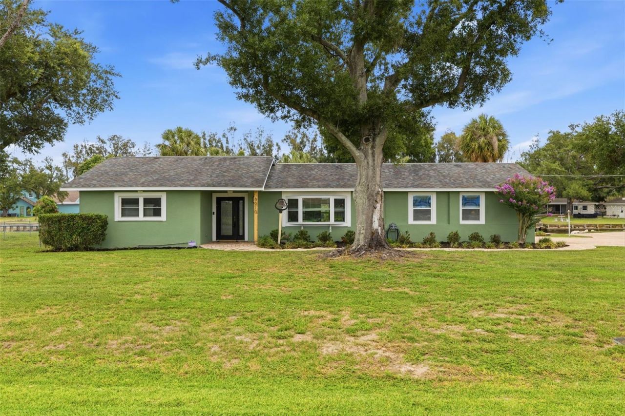 9910 Peninsular Drive, Gibsonton, FL 33534 Photo