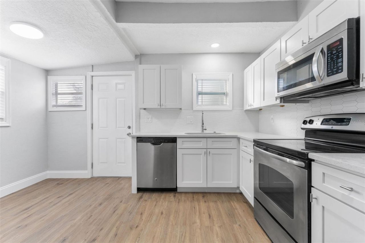 1927 13th Street S, Saint Petersburg, FL 33705 Photo