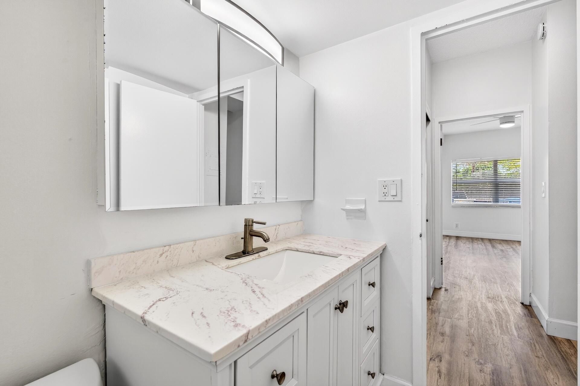 2555 NE 11th Street, Unit 104, Fort Lauderdale, FL 33304 Photo