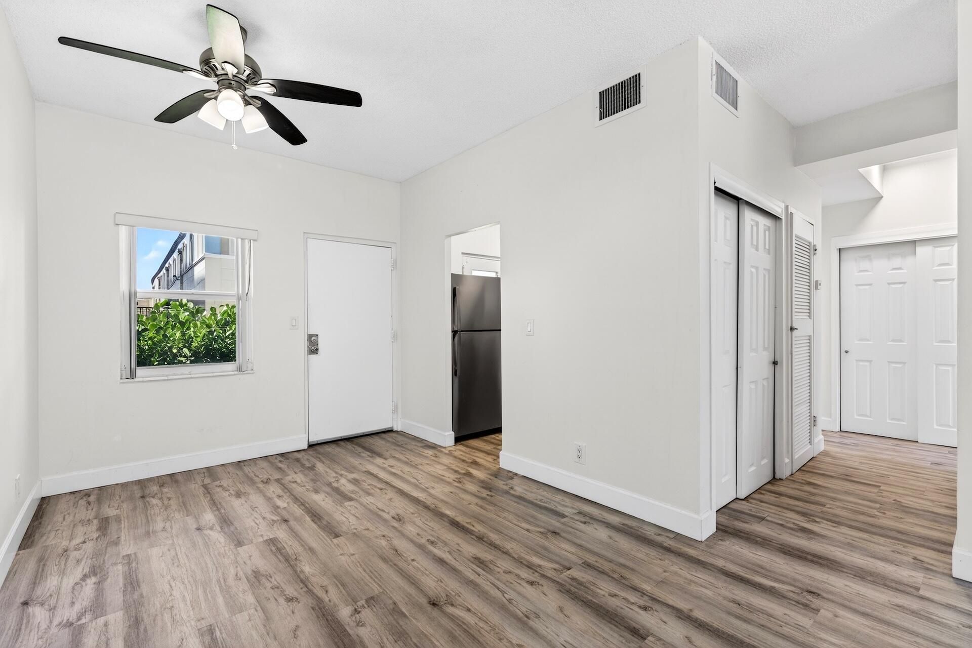 2555 NE 11th Street, Unit 104, Fort Lauderdale, FL 33304 Photo