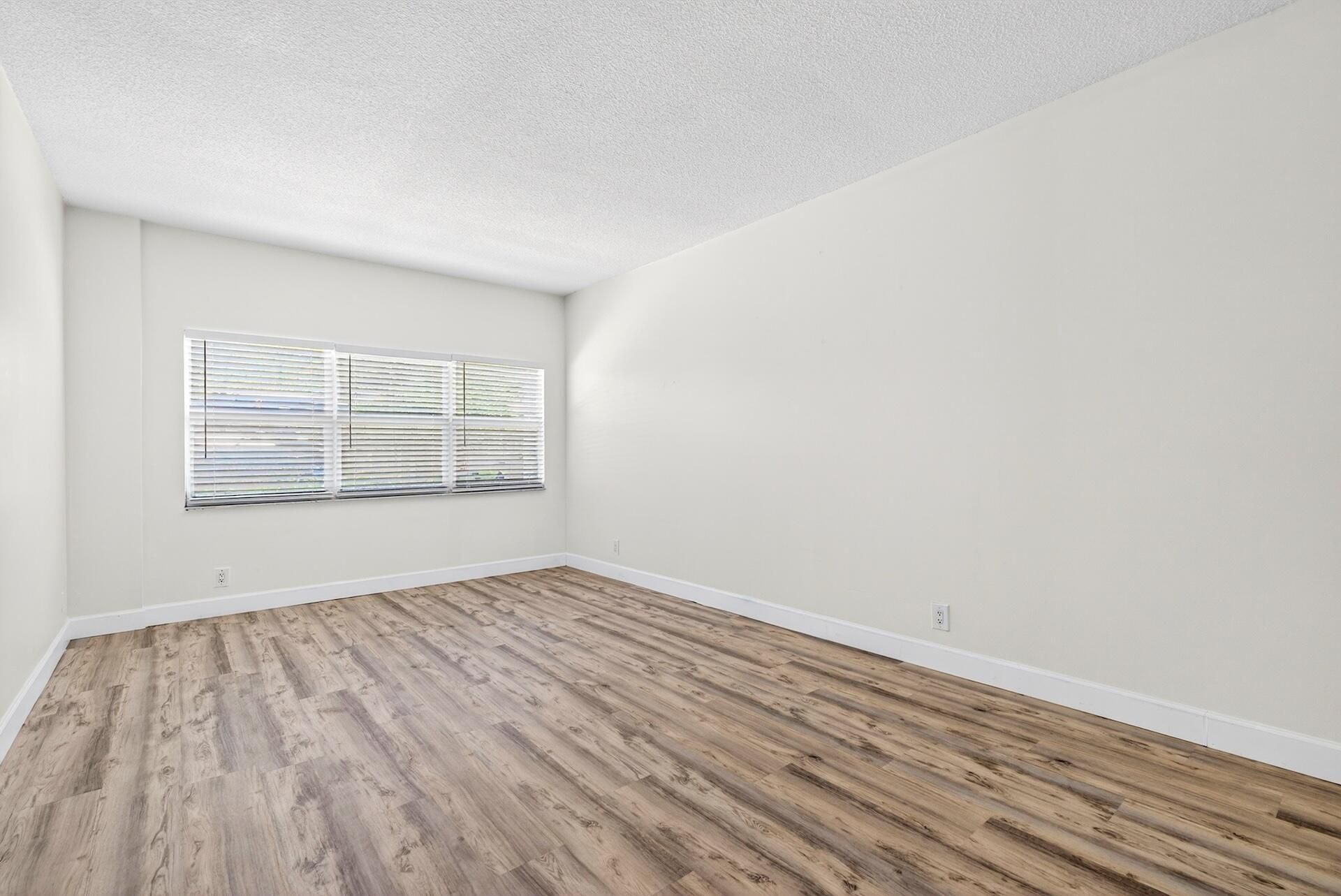 2555 NE 11th Street, Unit 104, Fort Lauderdale, FL 33304 Photo