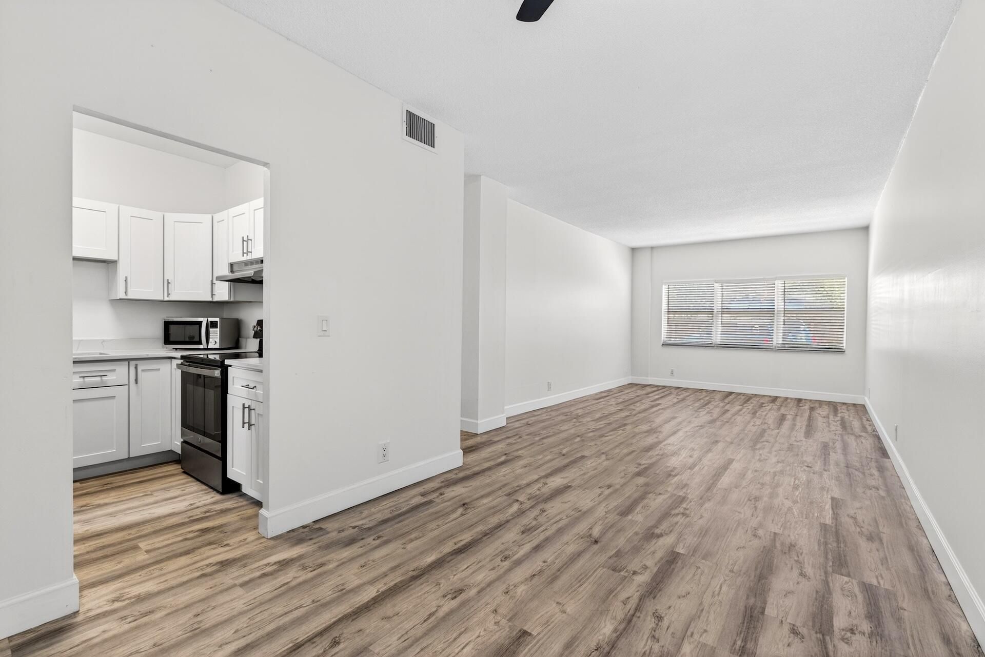 2555 NE 11th Street, Unit 104, Fort Lauderdale, FL 33304 Photo