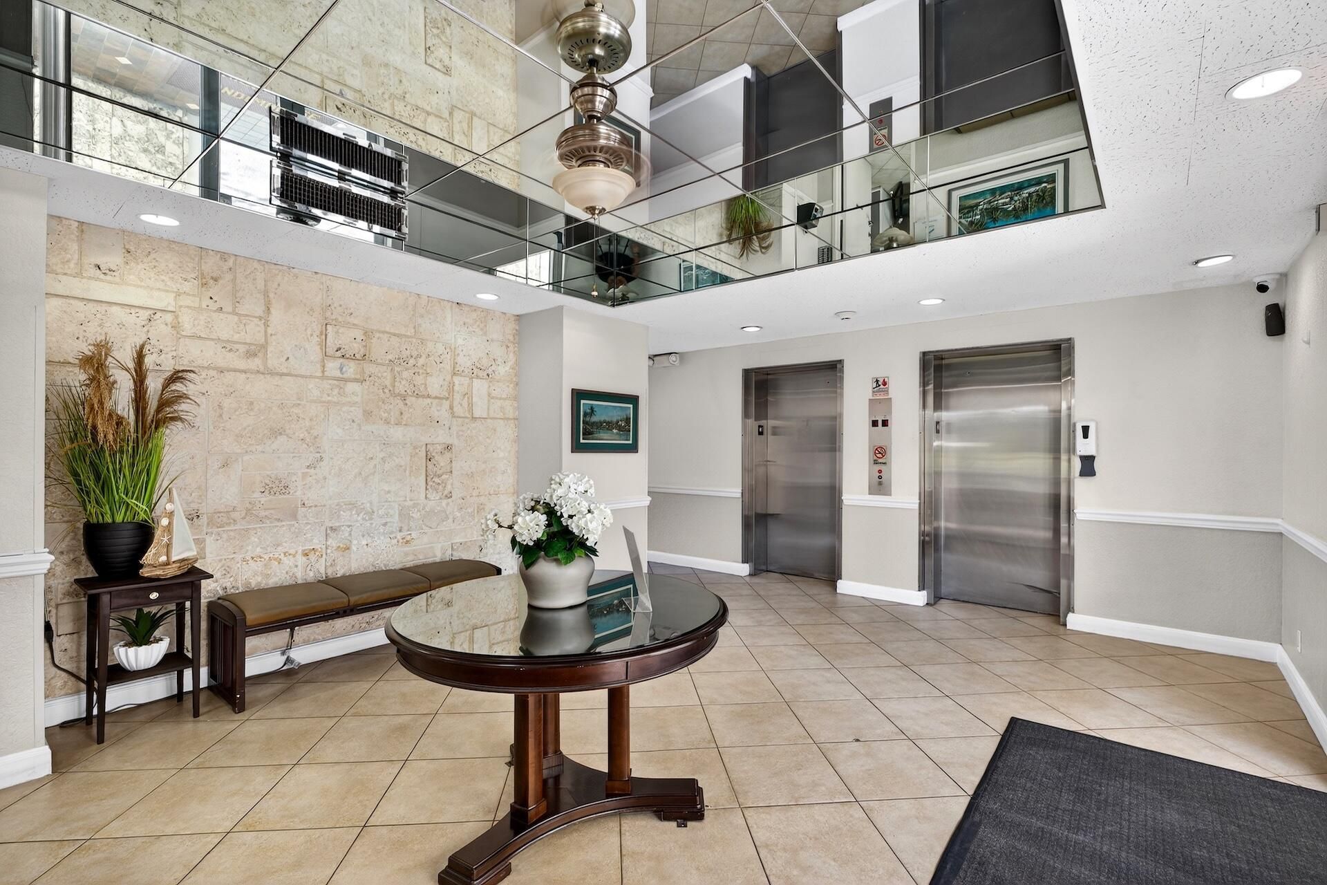 2555 NE 11th Street, Unit 104, Fort Lauderdale, FL 33304 Photo