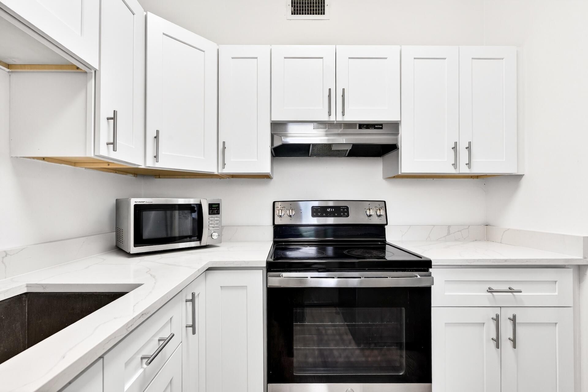 2555 NE 11th Street, Unit 104, Fort Lauderdale, FL 33304 Photo