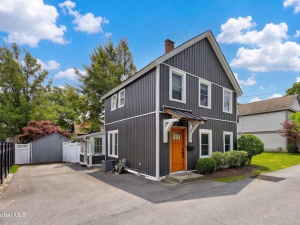 24 Diamond Place, Saratoga Springs, NY 12866