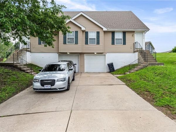 8644-8646 NW WAUKOMIS Drive, Kansas City, MO 64154