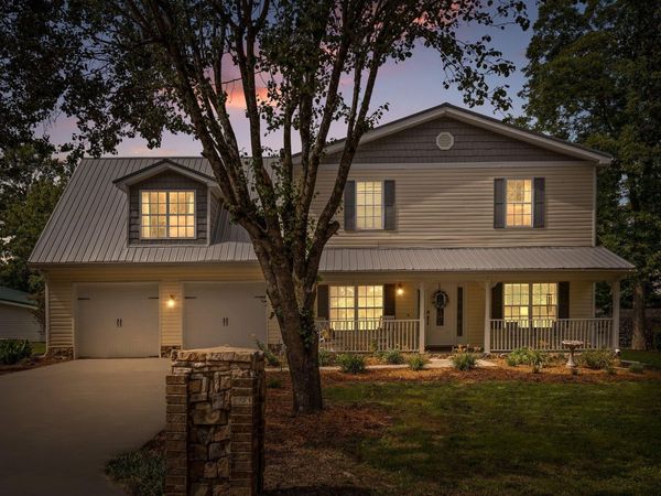 9304 Oak Street, Ooltewah, TN 37363