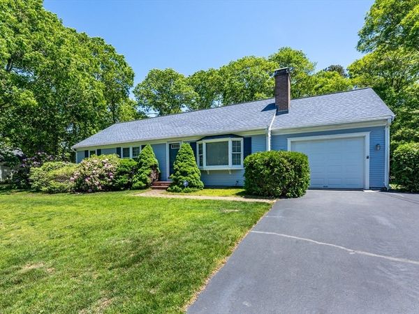18 Goat Field Ln, Barnstable, MA 02601