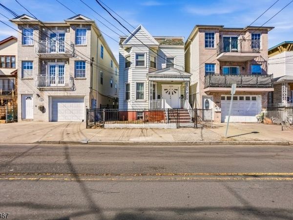 295 Old Bergen Rd, Jersey, NJ 07305