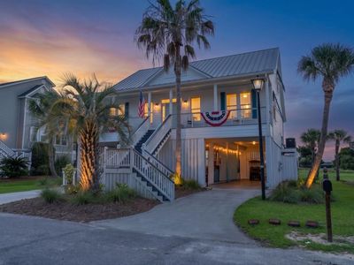 8 Battery Park Road, Edisto Island, SC 29438