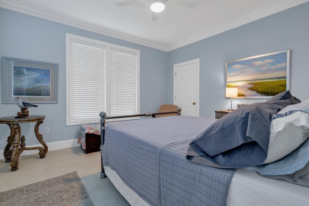 8 Battery Park Road Photo 6