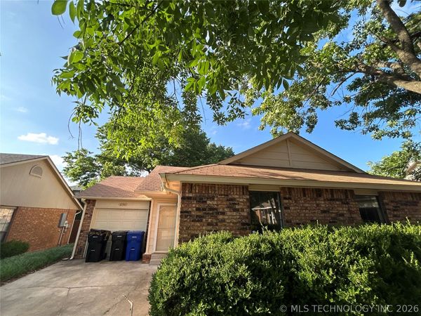 2707 S Oak Place, Broken Arrow, OK 74012