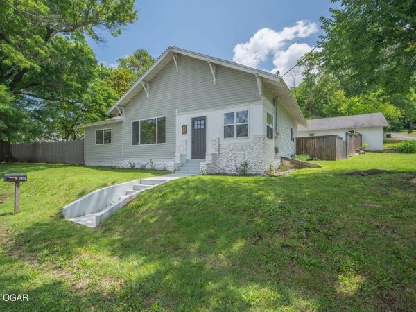 202 N Walnut Street, Anderson, MO 64831