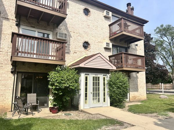 520 E Spruce Drive , Unit 1A, Palatine, IL 60074