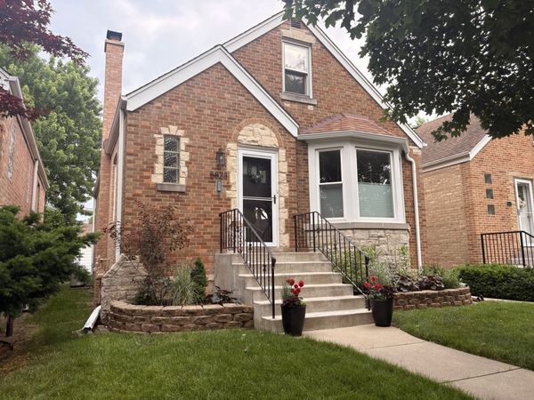5823 N Merrimac Avenue , Chicago, IL 60646