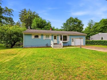 346 Newhouse St, Springfield, MA 01118