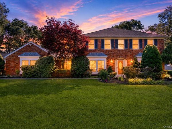15-17 Park Woods Lane, Kings Park, NY 11754