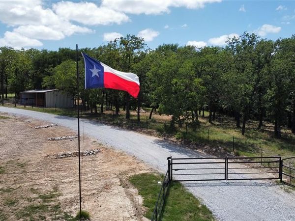 891 County Road 3592, Paradise, TX 76073