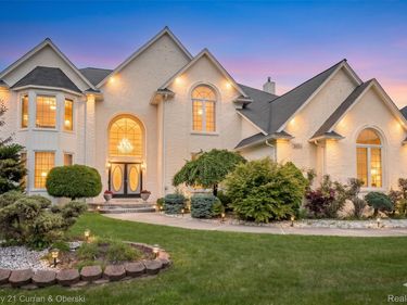 3021 Chinaberry Court, Sterling Heights, Mi 48314