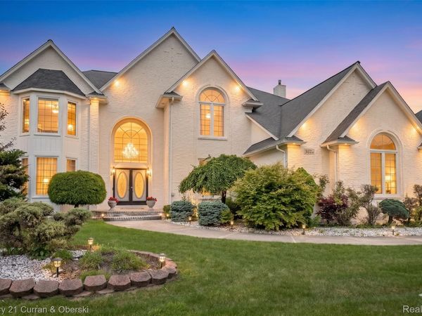 3021 Chinaberry Court, Sterling Heights, Mi 48314