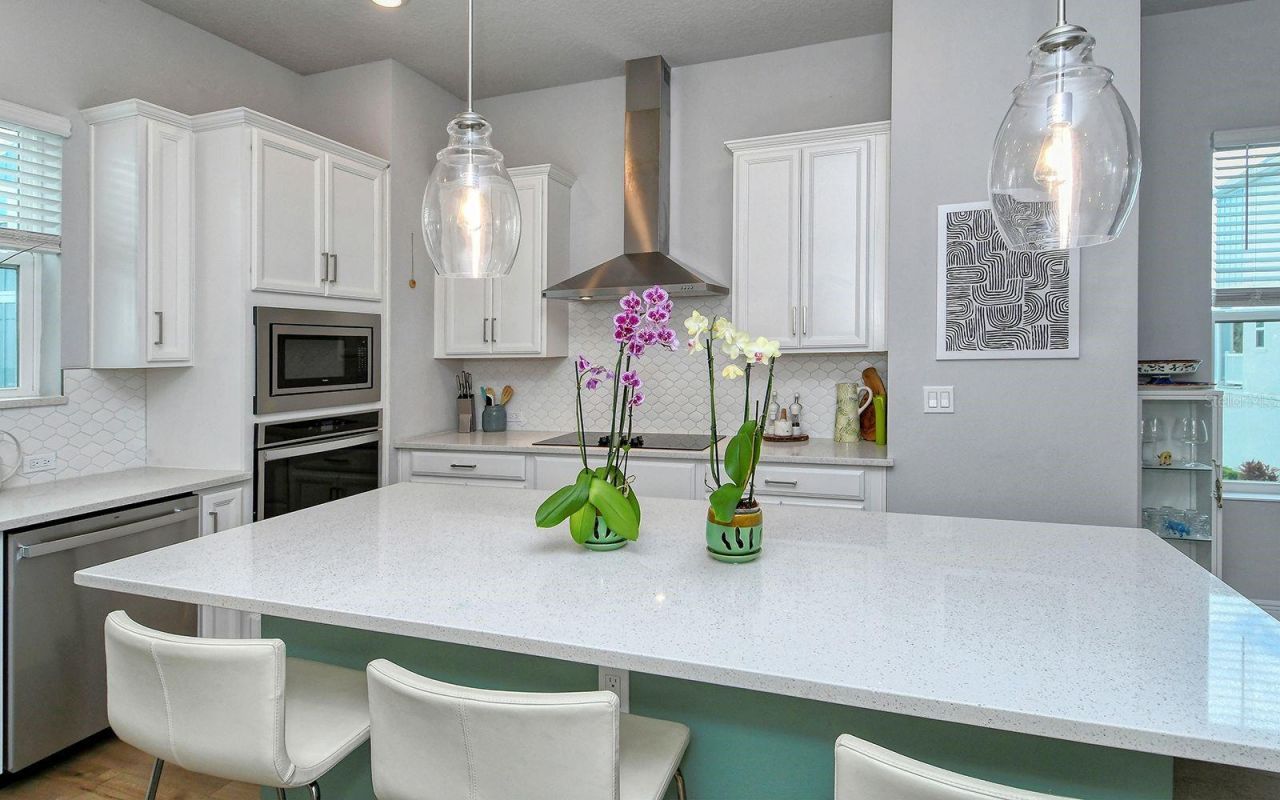 2300 Lindstrom Street , Sarasota, FL 34237 Photo
