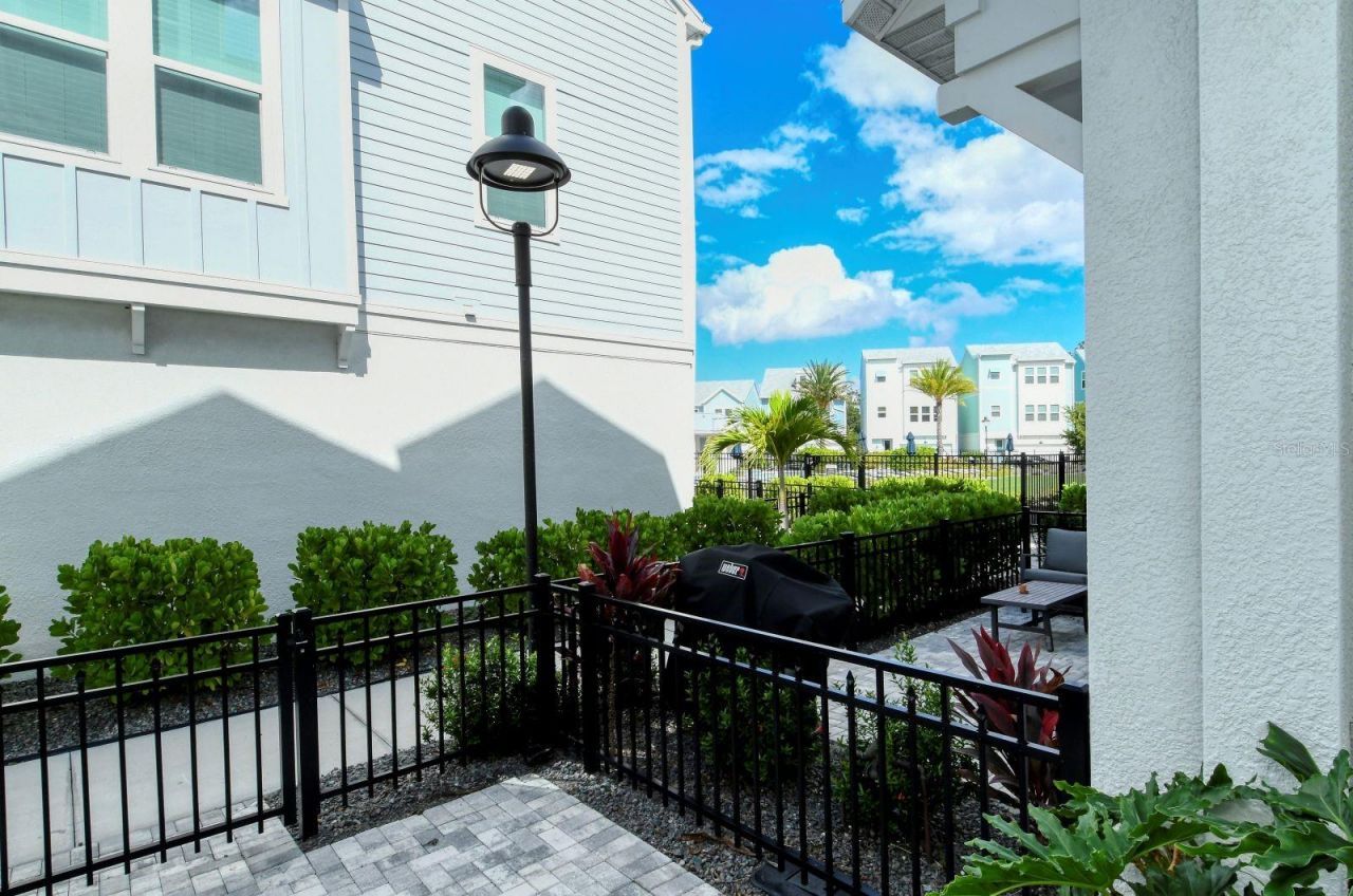 2300 Lindstrom Street , Sarasota, FL 34237 Photo