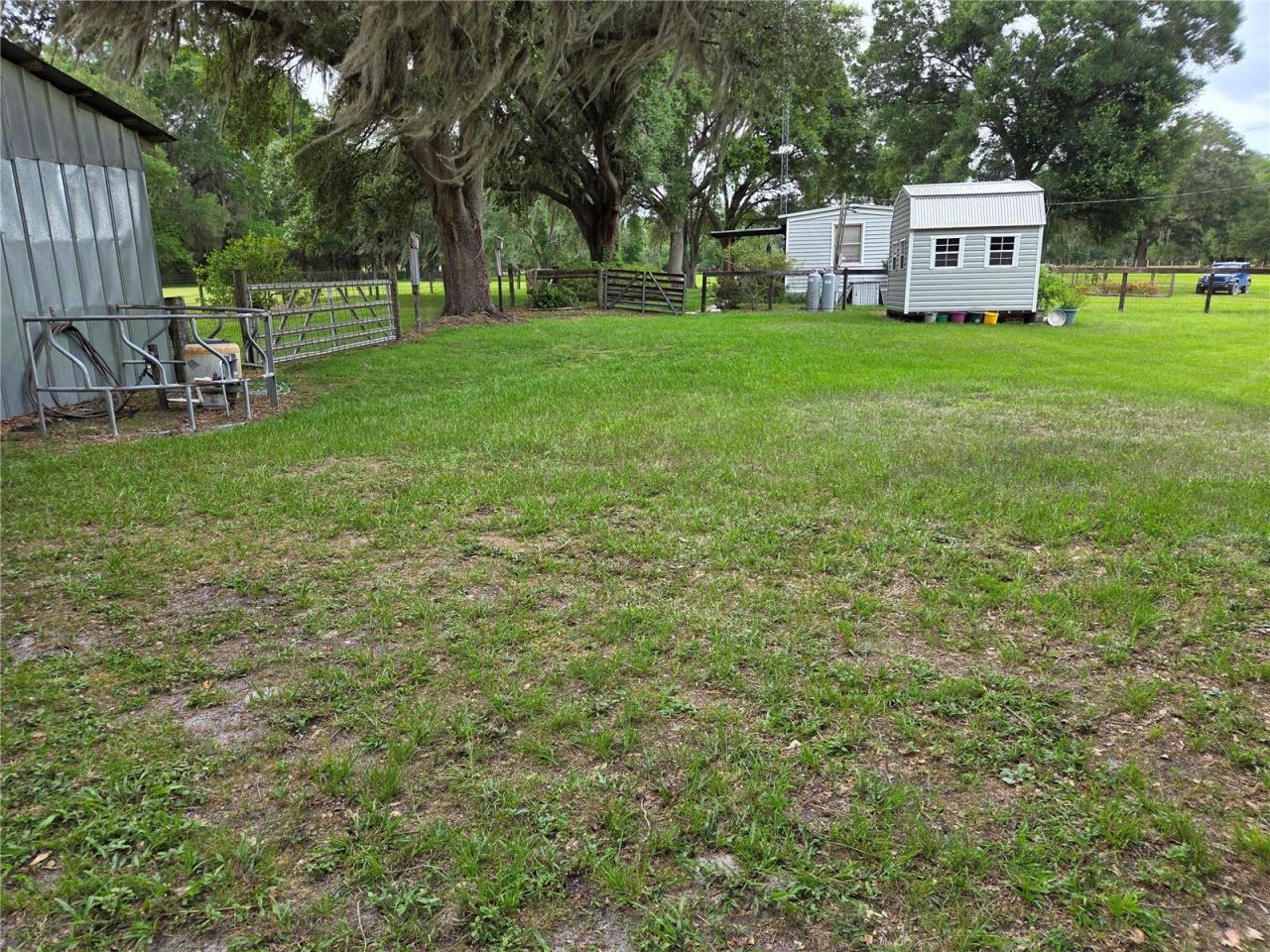 2450 SE 190th Terrace , Morriston, FL 32668 Photo