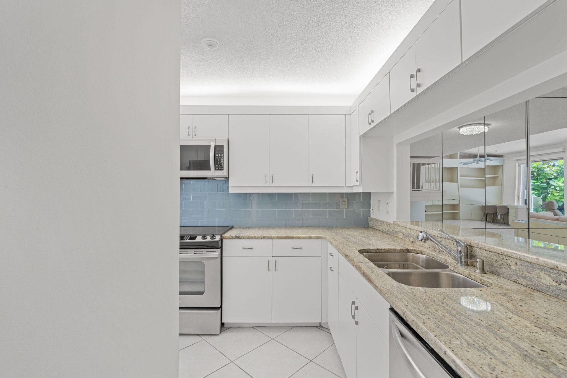 4825 NW 98th Place, Doral, FL 33178 Photo