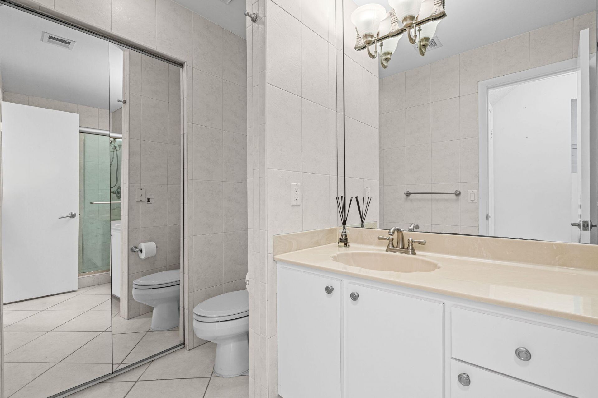 4825 NW 98th Place, Doral, FL 33178 Photo