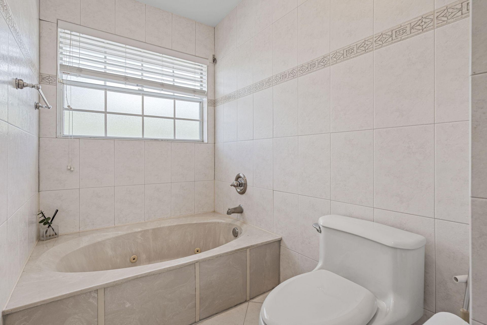 4825 NW 98th Place, Doral, FL 33178 Photo