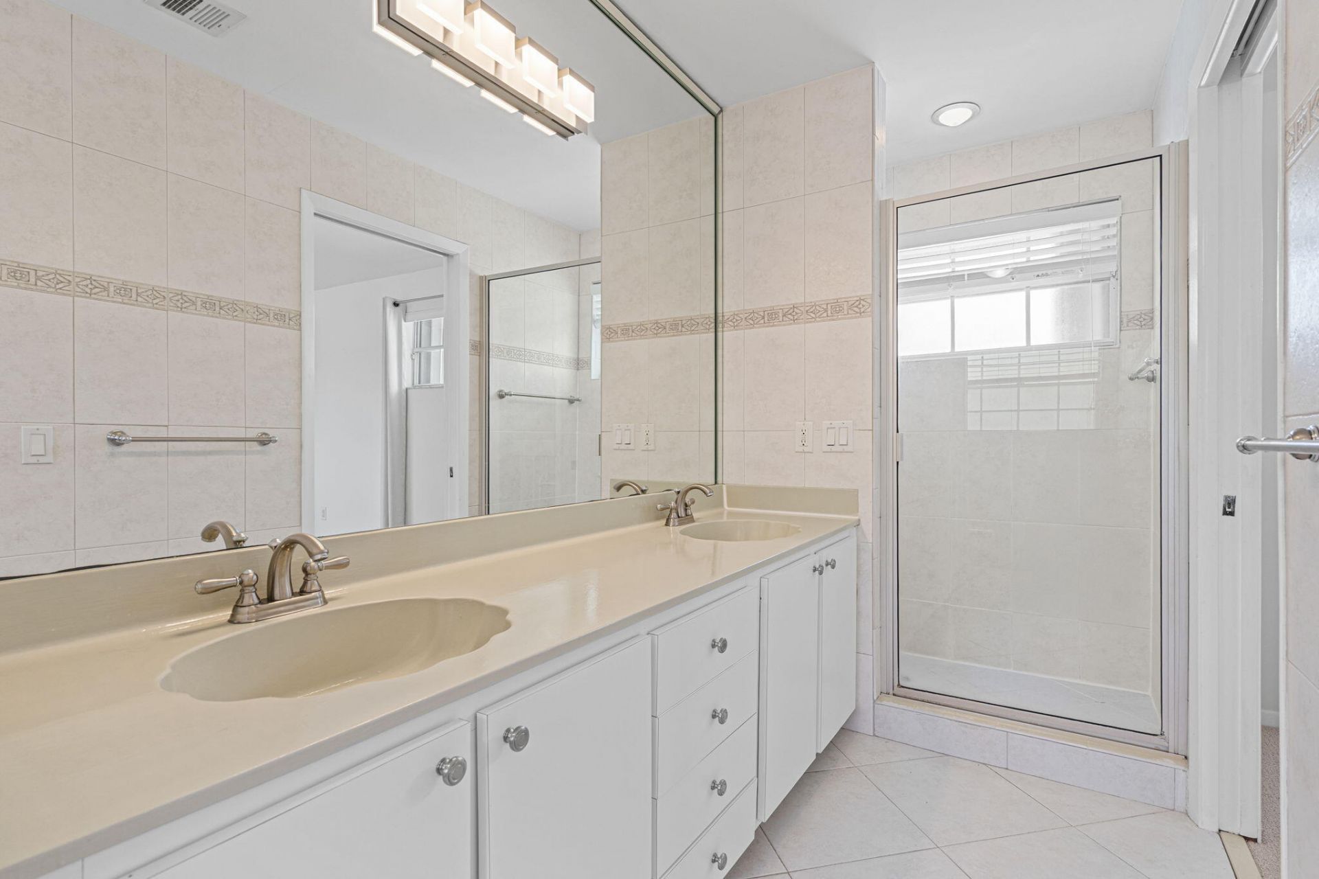 4825 NW 98th Place, Doral, FL 33178 Photo